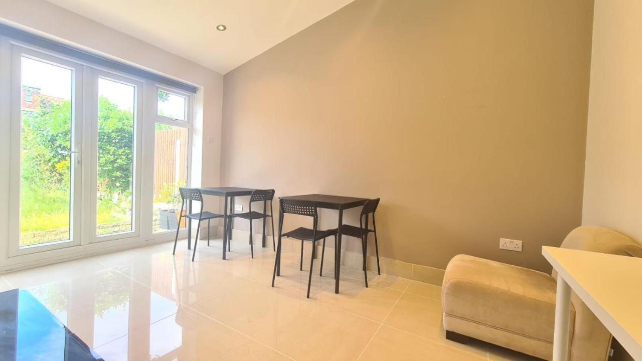 לונדון Cosy Room In East Ham מראה חיצוני תמונה