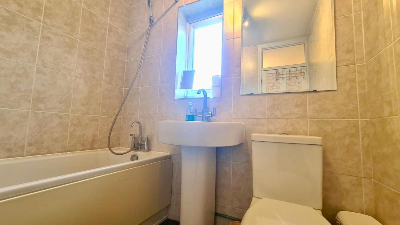 לונדון Cosy Room In East Ham מראה חיצוני תמונה